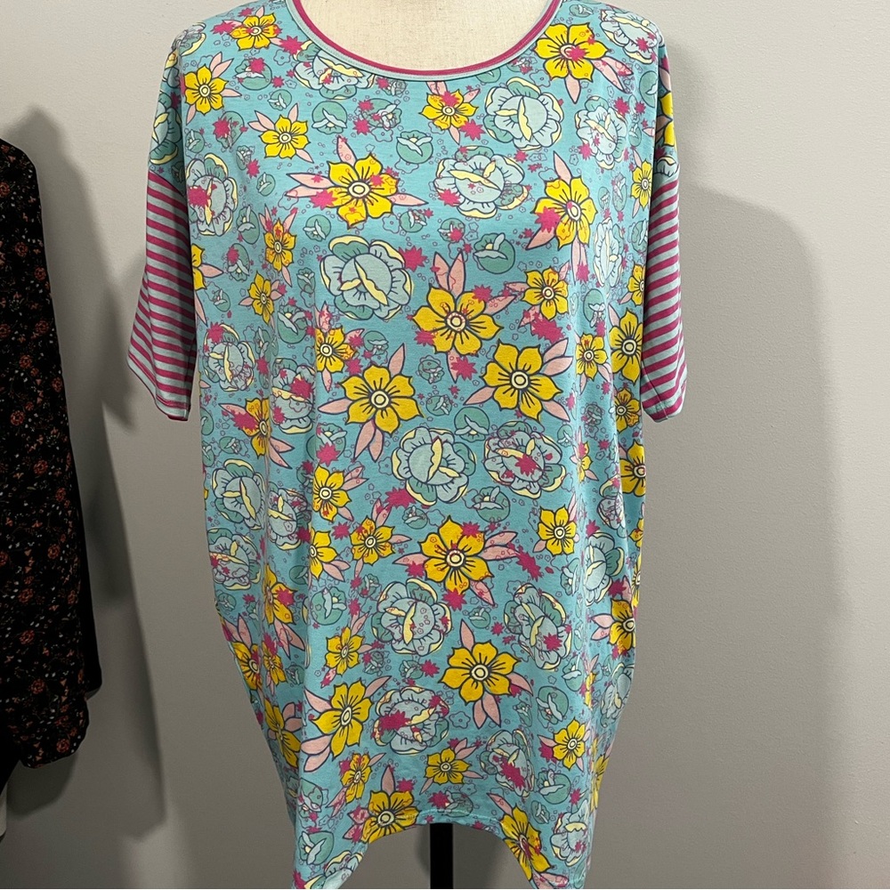 Lularoe tee